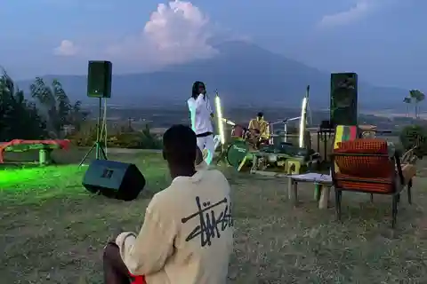 Arusha/Monte Meru Atardecer en Panorama con Kingstone Asilia