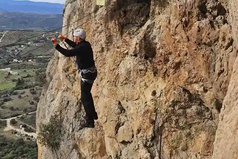 Von Estepona aus: Vía Ferrata de Casares - geführte Klettertour