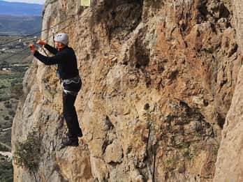 Från Estepona: Vía Ferrata de Casares guidad klättringstur