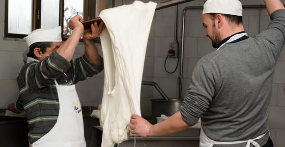 Sorrent: Mozzarella-Käsewerkstatt in Vico Equense