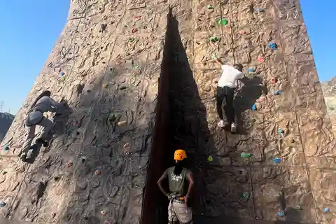 WALL CLIMBING : Fujairah Adventure Park