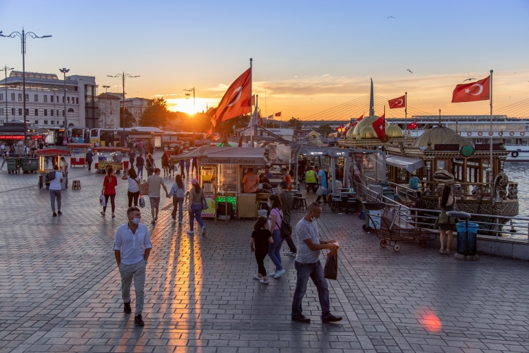 Istanbul : visite nocturne commentée en bus des deux continents