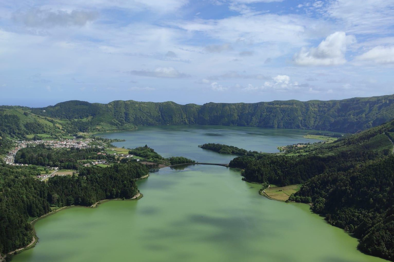 Hidden Routes of Sete Cidades: Lagoons and Unique Landscapes 4x4 Hidden Routes of the Seven Cities: Lagoons and Unique Landscapes 4x4
