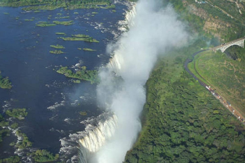 Aventura de lujo de un día en las cataratas Victoria con vuelo en helicóptero