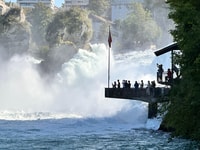 Tour privado a las Cataratas del Rin con recogida en el Hotel - Hizvo