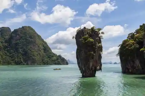 JAMES BOND ISLAND AND CANOE ROUTE AMONG MANGROVES