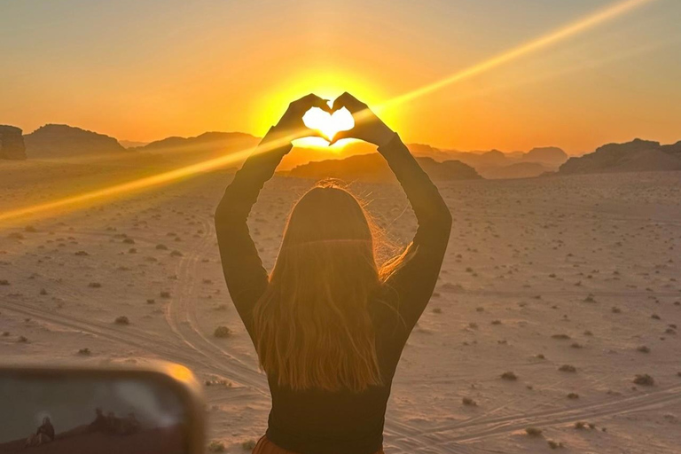 Wadi Rum: 2-Day Southern Desert Tour, Camel & Stargazing