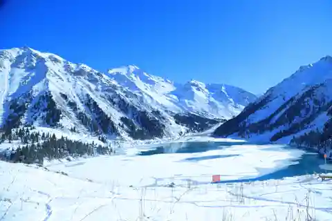 Almaty: Big Almaty Lake Private Auto Tour mit Wanderoption