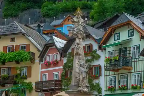 Majestic Walking Tour of Hallstatt