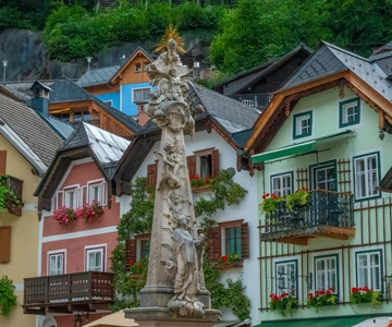 Majestic Walking Tour of Hallstatt