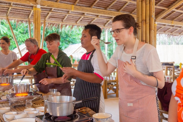 Khaolak: Safari de comida callejera Viaje a la auténtica comida tailandesaRecorrido con recogida