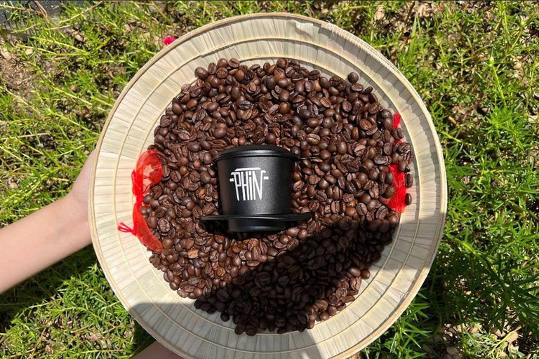 Hue: caffè preparato con uovo, sale e coccoTonalità: Caffè con uovo, sale e cocco