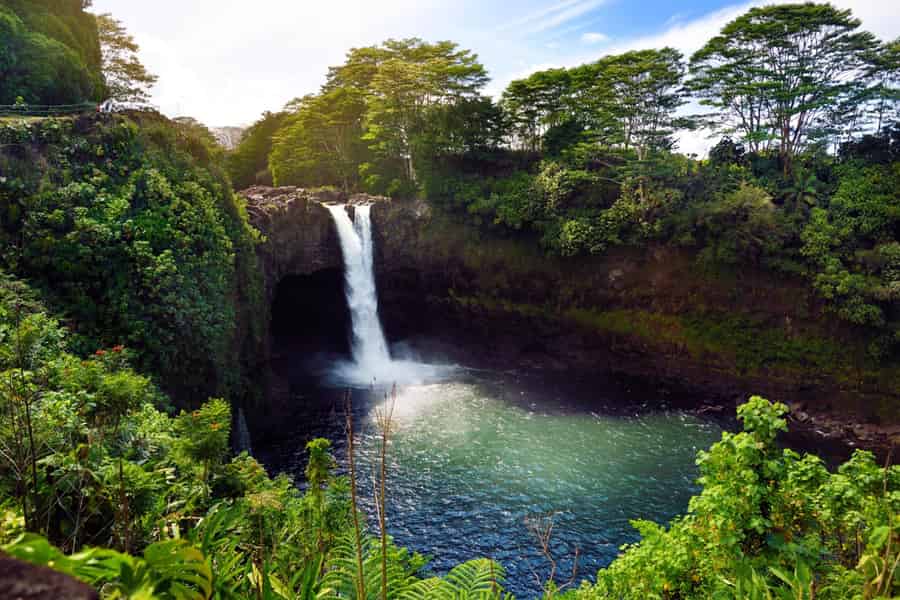 Big Island: Vulkan, Schwarzer Sandstrand, Wasserfall, mit Mittagessen. Foto: GetYourGuide