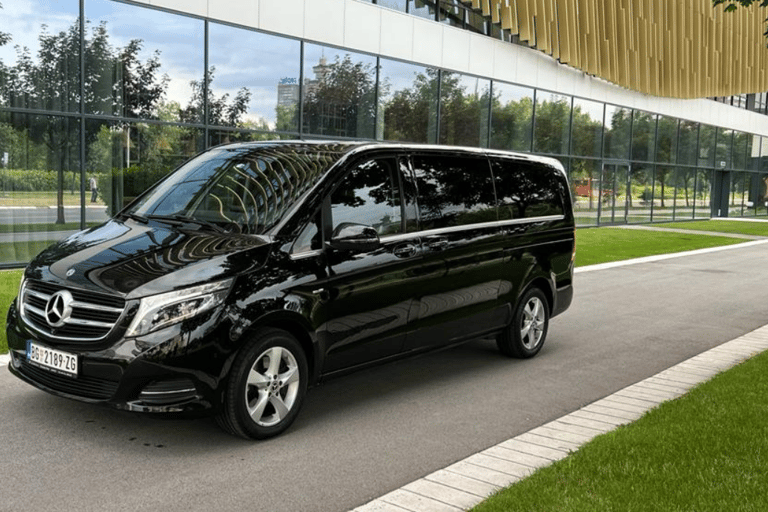 Belgrado: Luxe Limo Service met Chauffeur