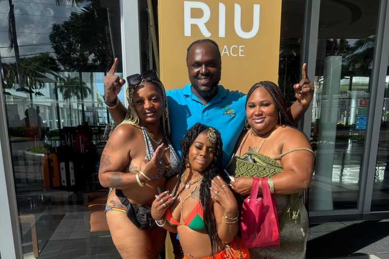 Montego Bay: Margaritaville & Shopping Private Tour