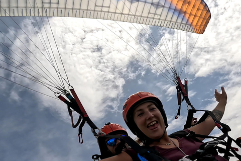 Medellín: Paragliding-Flug mit Frühstück, Fotos und Videos mit GoPro kostenlos