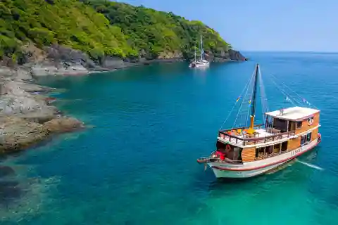 Phuket: Day Trip Cruise with Lunch by Traditional boat