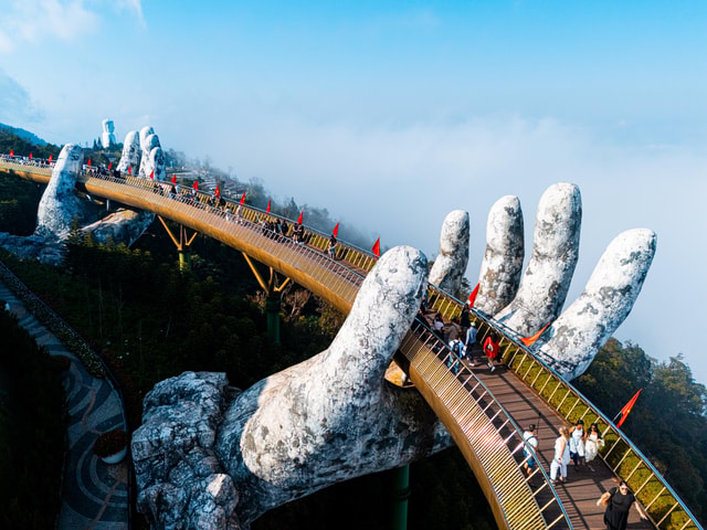 Da Nang : Golden Bridge Sunset & Ba Na Peak Tour with Dinner