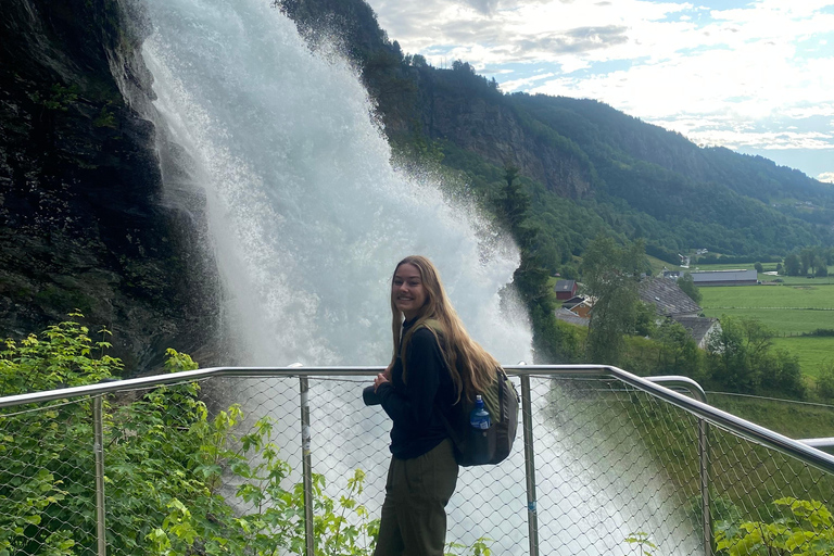 Full Day Hiking Adventure from Bergen to Trolltunga