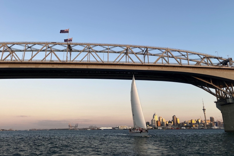 Auckland: Hafenfahrt mit 3-Gänge-Menü und Begrüßungsgetränk