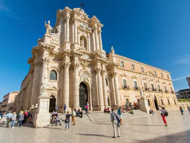Von Malta aus: Syrakus und Marzamemi Tagestour mit Reiseführer