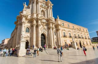 Von Malta aus: Syrakus und Marzamemi Tagestour mit Reiseführer