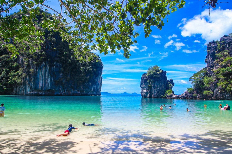 Krabi: Hong Islands Day Tour by Premium Longtail Boat Krabi: Private Premium Longtail Boat Tour to Hong Island