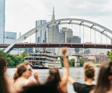 Nashville: Pontoon Party Cruise with a Captain