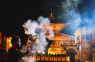 Kathmandu: Pashupati Aarati & Einäscherung – All-Inclusive-Tour