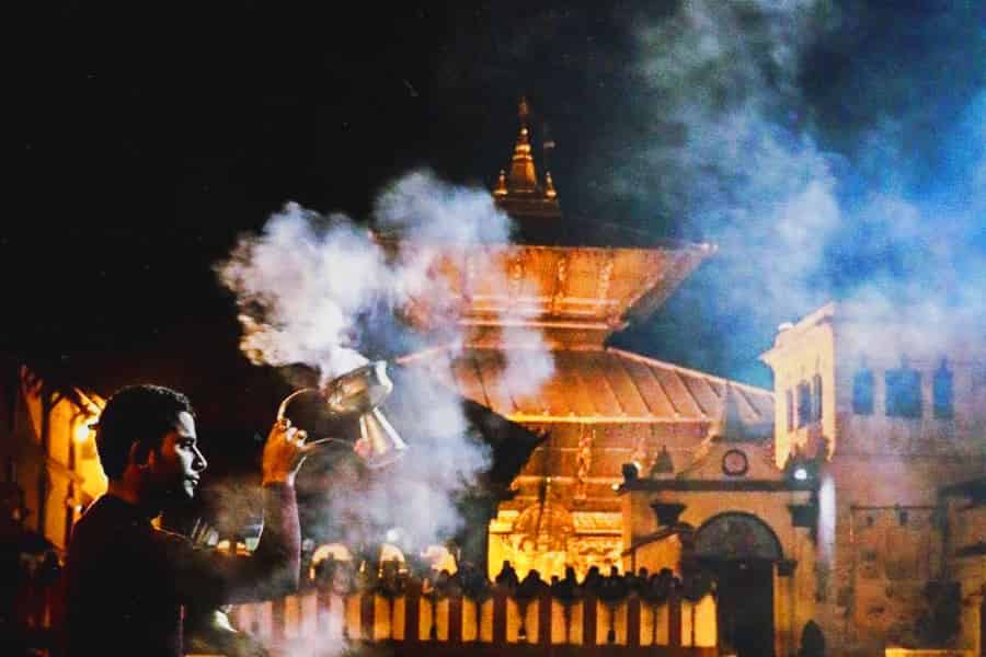 Kathmandu: Pashupati Aarati & Einäscherung – All-Inclusive-Tour. Foto: GetYourGuide Kathmandu: Pashupati Aarati & Einäscherung – All-Inclusive-Tour. Foto: GetYourGuide