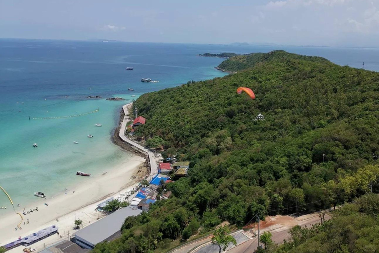 Pattaya Koh Larn Island: Tandem Paragliding Flight Trip Silver Tandem Paragliding Flight – 20 Minutes of Sky-High