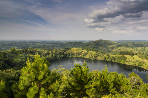 Kampala: Fort Portal Day Trip with Caves, Craters and Palace