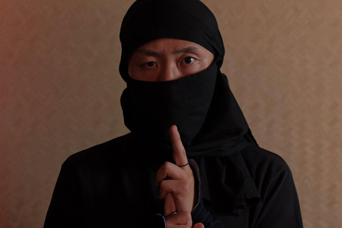 Tokyo: Ninja-Style Stretch Coordinated by 2 Physiotherapists