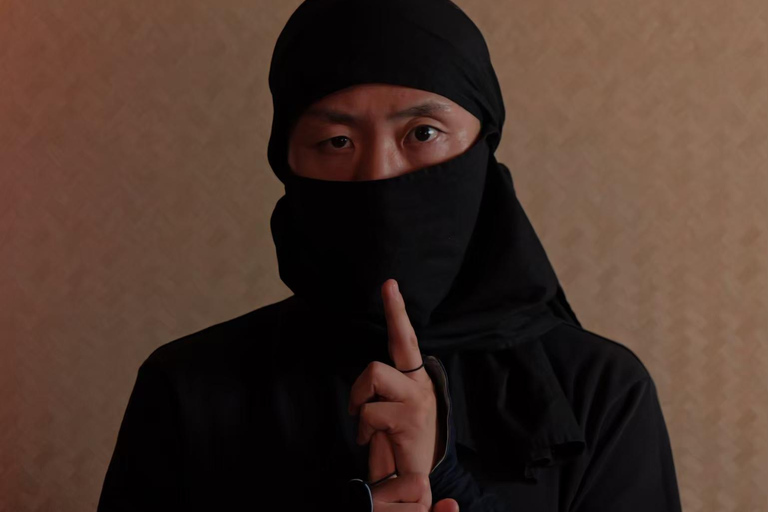 Tokyo: Ninja-Style Stretch Coordinated by 2 Physiotherapists