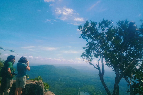 Tour privato di un giorno intero di Preah Vihear, Koh Ker e Beng MealeaBerlina privata