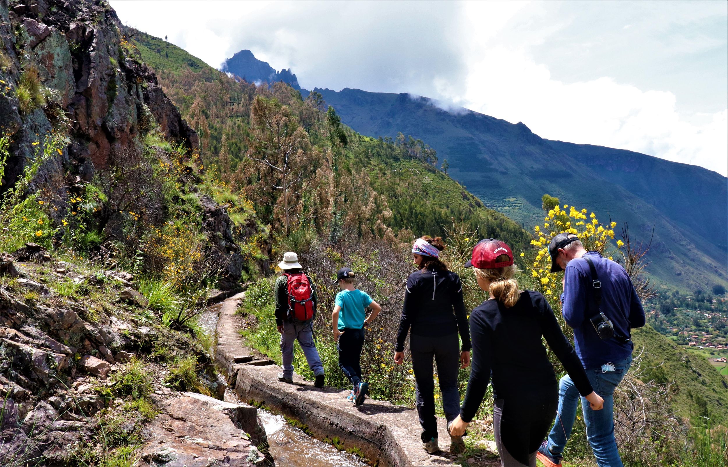 Wanderung zum Arin-Wasserfall und Schmuckhandwerksworkshop