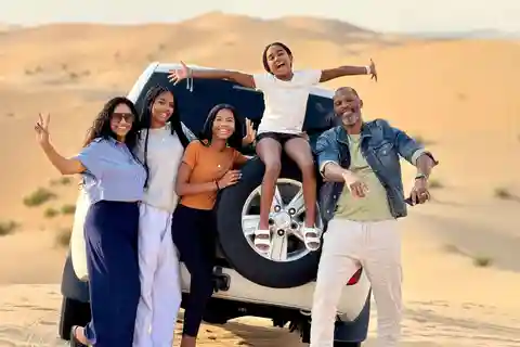 Abu Dhabi Desert Safari With Live Shows And BBQ