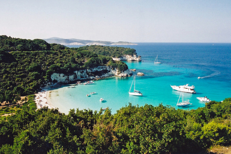 Ab Korfu: Bootsfahrt Paxos, Andipaxos und Blaue GrottenAbfahrt am Hafen in Korfu (Stadt)