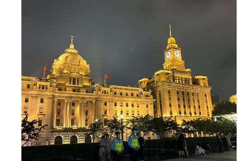 Shanghai: Personal Airport Welcome & Scenic City Tour