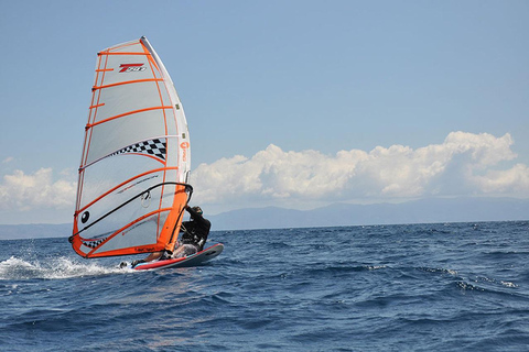 Thessalonique : Leçon privée de planche à voile avec un expertThessalonique - Cours de planche à voile