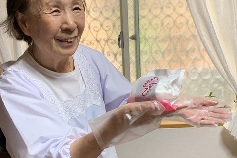 Ginza : cours traditionnel de préparation de musubi avec une grand-mère japonaise