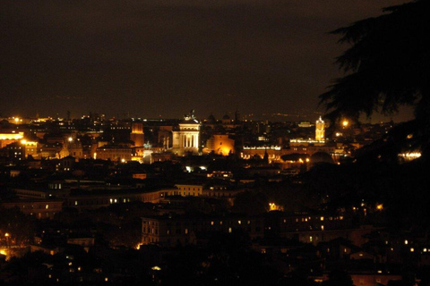 Roma de noche: 3 horas pequeño grupo de viajeRoma de noche: tour en grupo pequeño de 3 horas