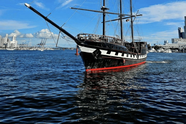 Solnedgång över bukten i Phantom Boat