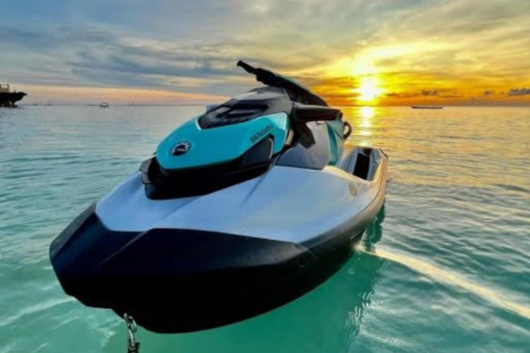 Sansibar: Kiwengwa Beach mit Jet-Ski-Abenteuer.Sansibar: Kiwengwa Beach mit einem Jet-Ski-Abenteuer.