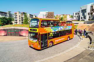 Edinburgh: Hop-On/Hop-Off-Bustour Stadt- und Britannia-Bustour (Kombi)