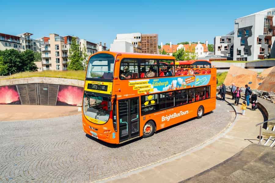 Edinburgh: Hop-On/Hop-Off-Bustour Stadt- und Britannia-Bustour (Kombi). Foto: GetYourGuide