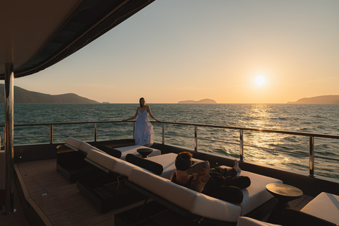 Phuket:Phi Phi Island with Premium Buffet & DJ by Noah Yacht