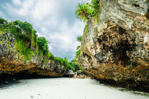 Secret Beach, Kuza-Höhle und Jozani-Wald mit Transfer