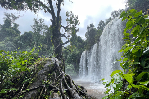 Tour di un giorno delle cascate di Beng Mealea Banteay Srei e Phnom KulenTour per piccoli gruppi