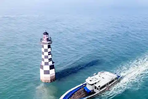 LOCTUDY DEPARTURE: Langoz cruise